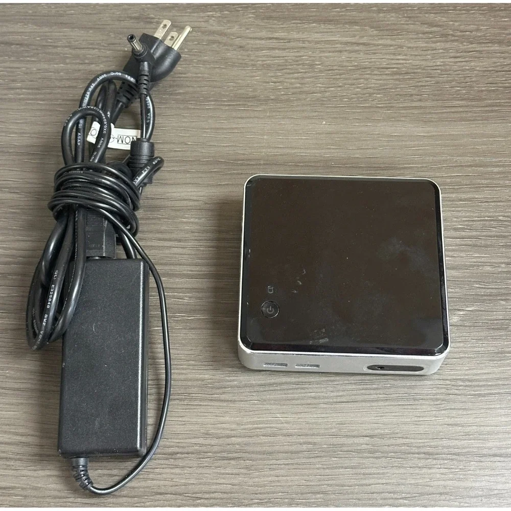 Intel D34010WYK Intel Core i3 Mini PC SSD Windows Complete with Cord Tested
